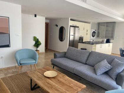Relax Sea View 3BR in Gordon Beach by Holyguest