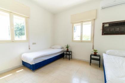 Spacious 3BR Surrounded by Greenery - image 10
