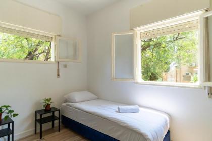 Spacious 3BR Surrounded by Greenery - image 8