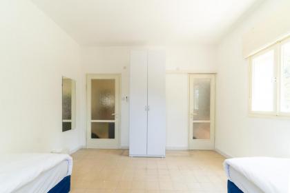 Spacious 3BR Surrounded by Greenery - image 9