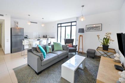 NOGA vibes 2BR in JAFFA by Holyguest - image 6