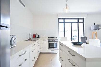 NOGA vibes 2BR in JAFFA by Holyguest - image 8