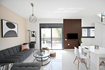 Modern 3BR Duplex near BograshovBeach by HolyGuest