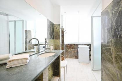 Stylish 2BR in Central TLV by HolyGuest - image 10