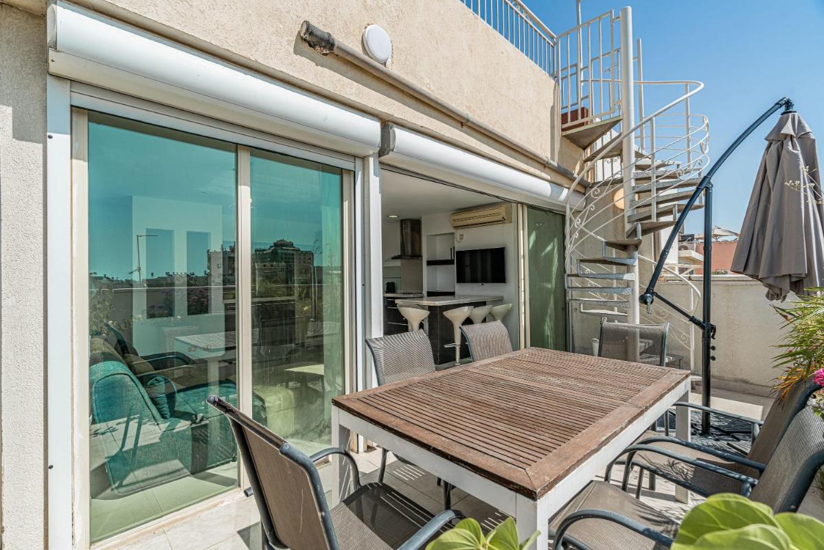 Penthouse 3BR in Ben Yehuda By Holiday Rentals - main image