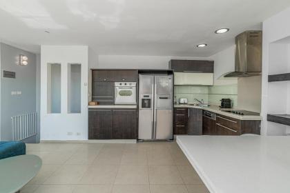 Penthouse 3BR in Ben Yehuda By Holiday Rentals - image 11