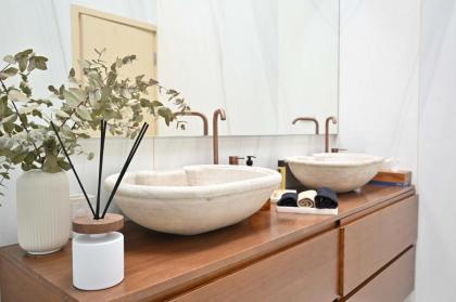 The Neve Tsedek 4BR VILLA by HolyGuest - image 18