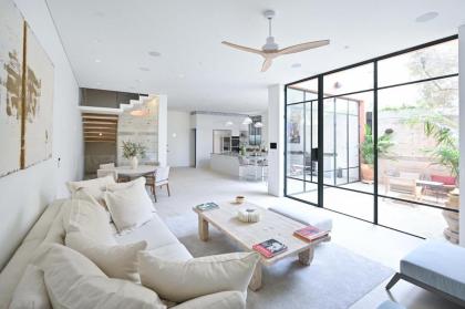 The Neve Tsedek 4BR VILLA by HolyGuest - image 2
