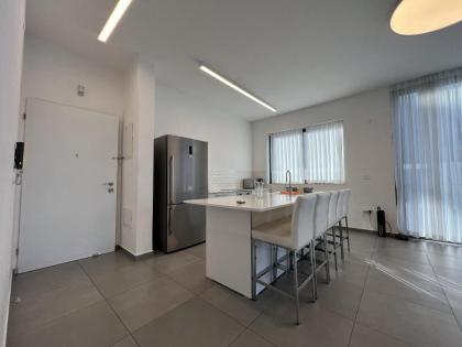 Geula 3 Bedrooms Apartment - image 14