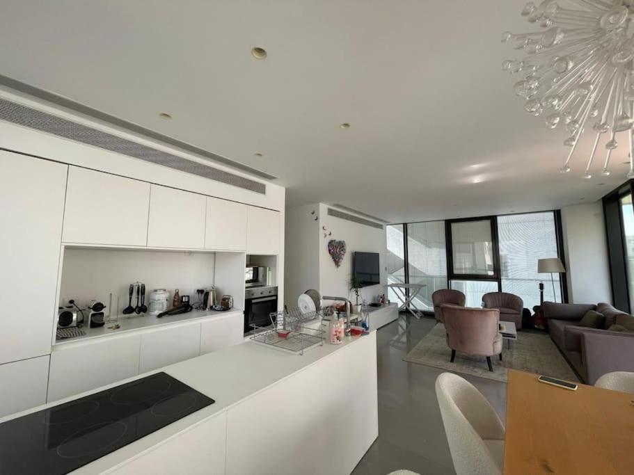 Modern Beachfront Haven 3BR w/parking by HolyGuest - main image
