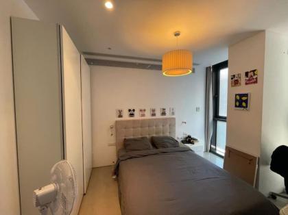 Modern Beachfront Haven 3BR w/parking by HolyGuest - image 4