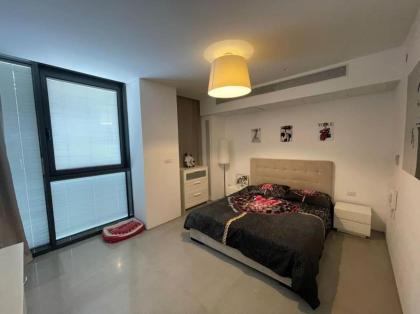 Modern Beachfront Haven 3BR w/parking by HolyGuest - image 8