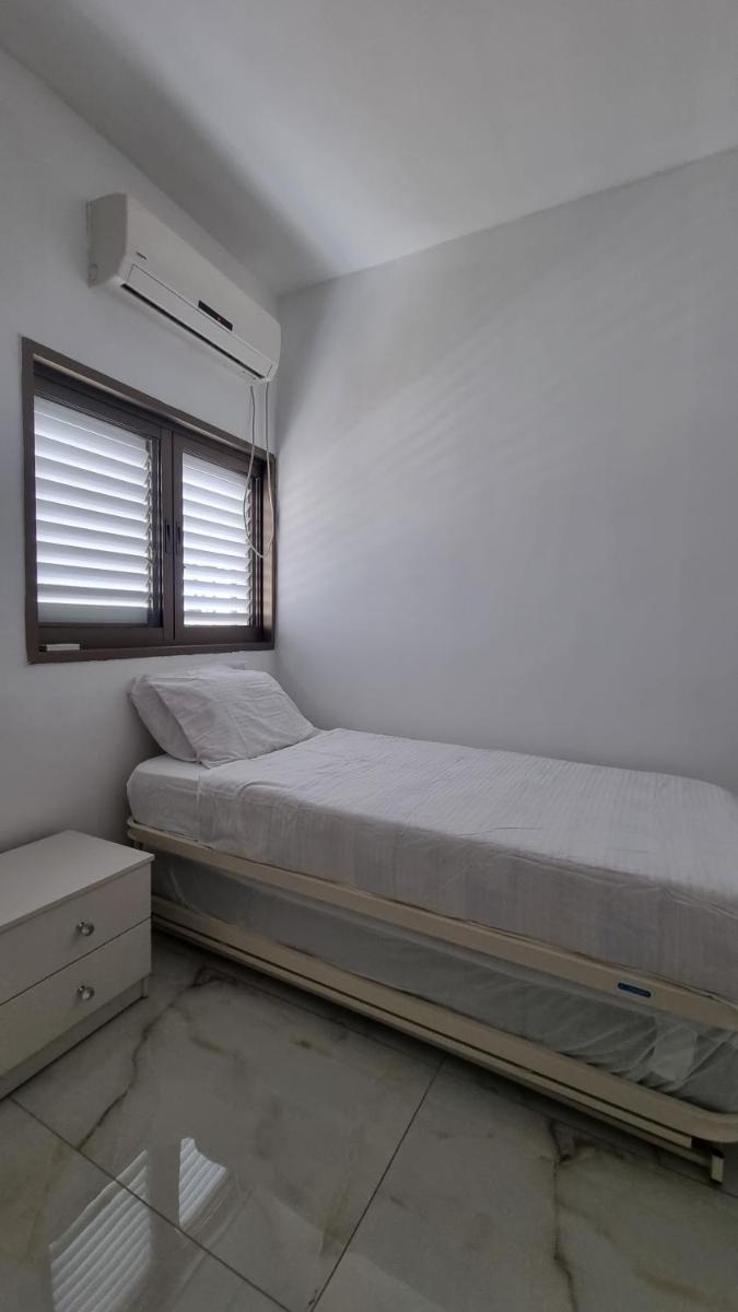 New Stylish Apartment with Balcony Close to Tel Aviv - image 2