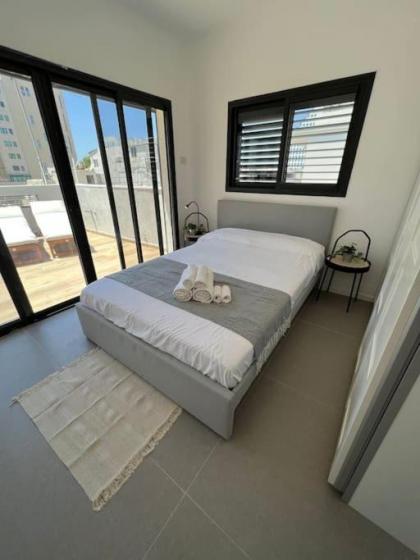 Beach Rooftop Apartment - image 2