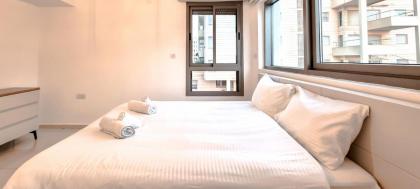 Spacious Condo in New North by FeelHome - image 11