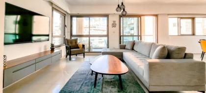 Spacious Condo in New North by FeelHome - image 6