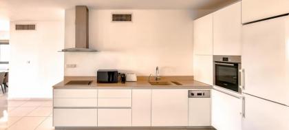 Spacious Condo in New North by FeelHome - image 7