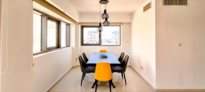 Spacious Condo in New North by FeelHome - image 9