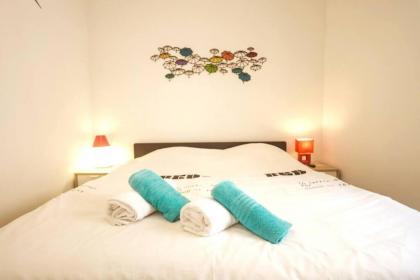 2 bedrooms close to the Hilton - image 8