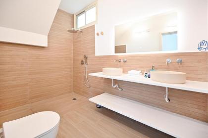 The Levana 3BR Duplex Penthouse by HolyGuest - image 11