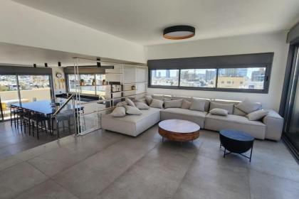 Penthouse Sea View in Ben Yehuda by HolyGuest - image 5