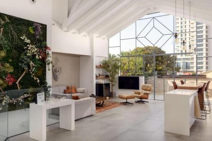 Stunning 4BR Duplex Penthouse by HolyGuest