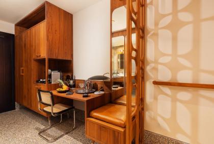 Brown Brenner House - image 9