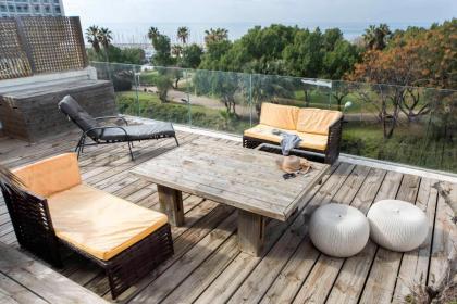 Modern & Bright 3BR Apt by Sea N' Rent - image 13