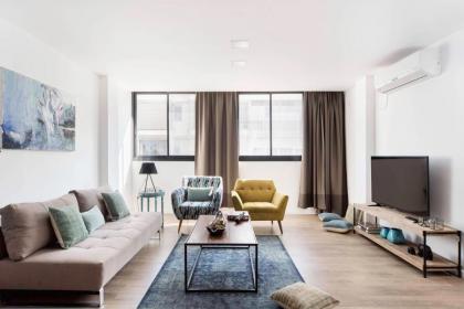 Modern & Bright 3BR Apt by Sea N' Rent - image 4
