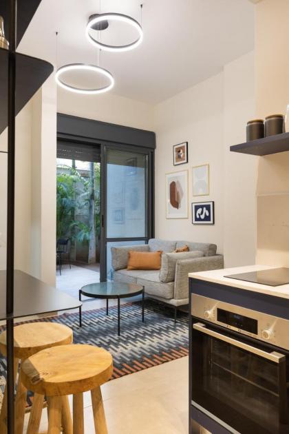 Classy 1 BR Apt w Private Balcony By Sea N' Rent - image 8