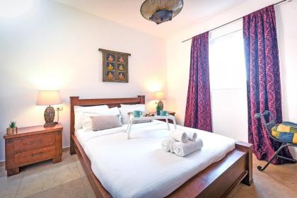 Deluxe 2BR Apt w Pool in Historical Jaffa by Sea N' Rent - image 12