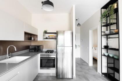 Bright & Chic Apartment with Mamad in the City by Sea N' Rent - image 17