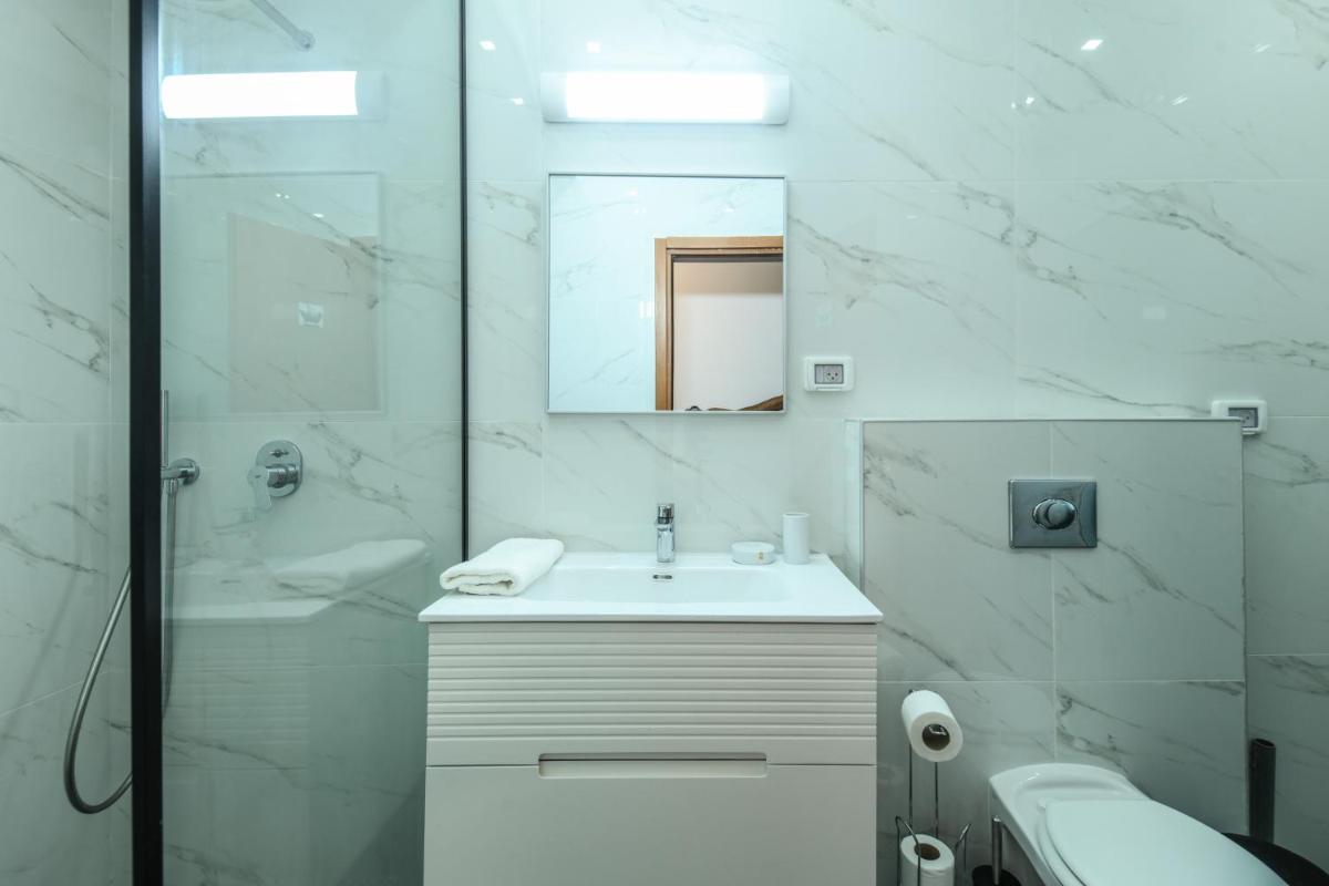 Elegant Sea-View Apartment with Mamad in the Heart of Tel Aviv by Sea N' Rent - image 3