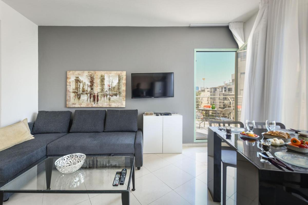 Elegant Sea-View Apartment with Mamad in the Heart of Tel Aviv by Sea N' Rent - image 5