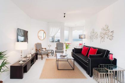 Chic 3BR Apt w Parking on the Beach by Sea N' Rent
