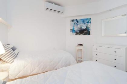 Chic 3BR Apt w Parking on the Beach by Sea N' Rent - image 7