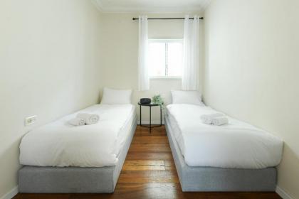 Country Style 3BR Apartment 2min from the Beach by Sea N' Rent - image 10