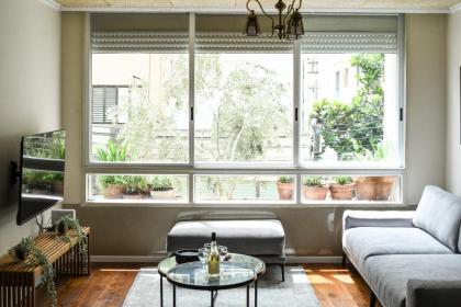 Country Style 3BR Apartment 2min from the Beach by Sea N' Rent - image 13