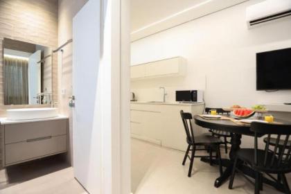 Cozy Apartment in the Heart of Tel Aviv Sea N' Rent - image 11