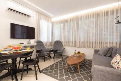 Cozy Apartment in the Heart of Tel Aviv Sea N' Rent - image 12