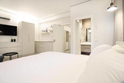 Cozy Apartment in the Heart of Tel Aviv Sea N' Rent - image 13