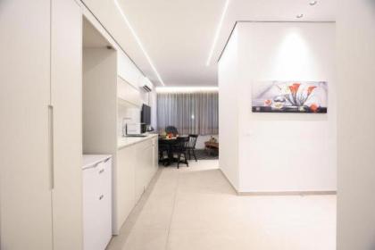 Cozy Apartment in the Heart of Tel Aviv Sea N' Rent - image 14