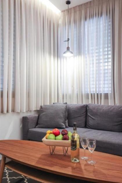 Cozy Apartment in the Heart of Tel Aviv Sea N' Rent - image 15