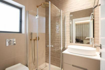 Cozy Apartment in the Heart of Tel Aviv Sea N' Rent - image 16