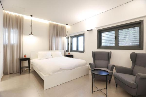 Cozy Apartment in the Heart of Tel Aviv Sea N' Rent - image 3
