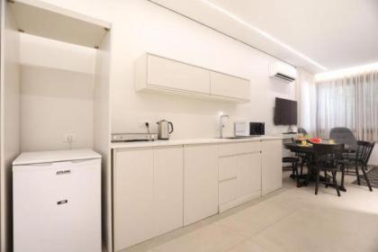 Cozy Apartment in the Heart of Tel Aviv Sea N' Rent - image 6