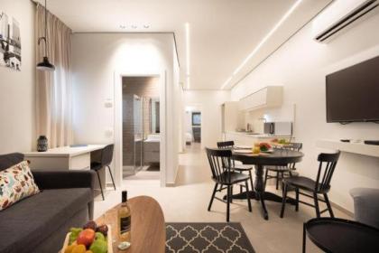 Cozy Apartment in the Heart of Tel Aviv Sea N' Rent - image 9