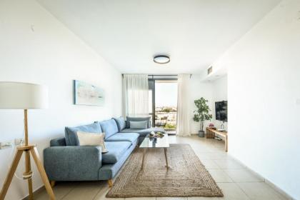 Vibrant 2BR apt w Balcony 5-min from the Beach by Sea N' Rent - image 12