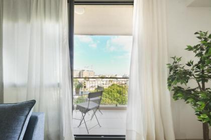 Vibrant 2BR apt w Balcony 5-min from the Beach by Sea N' Rent - image 15