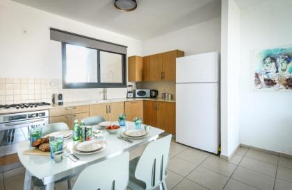 Vibrant 2BR apt w Balcony 5-min from the Beach by Sea N' Rent - image 18